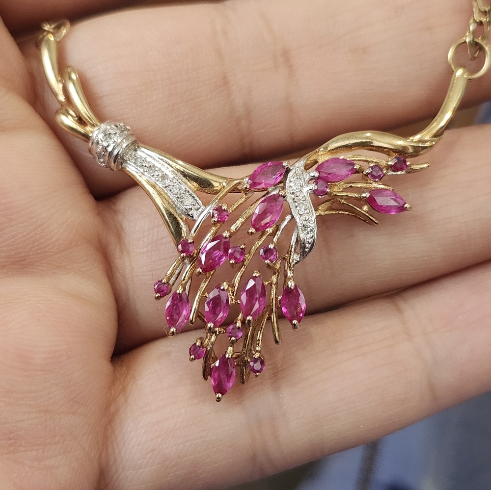 Beautiful 9 Karat Gold Set.